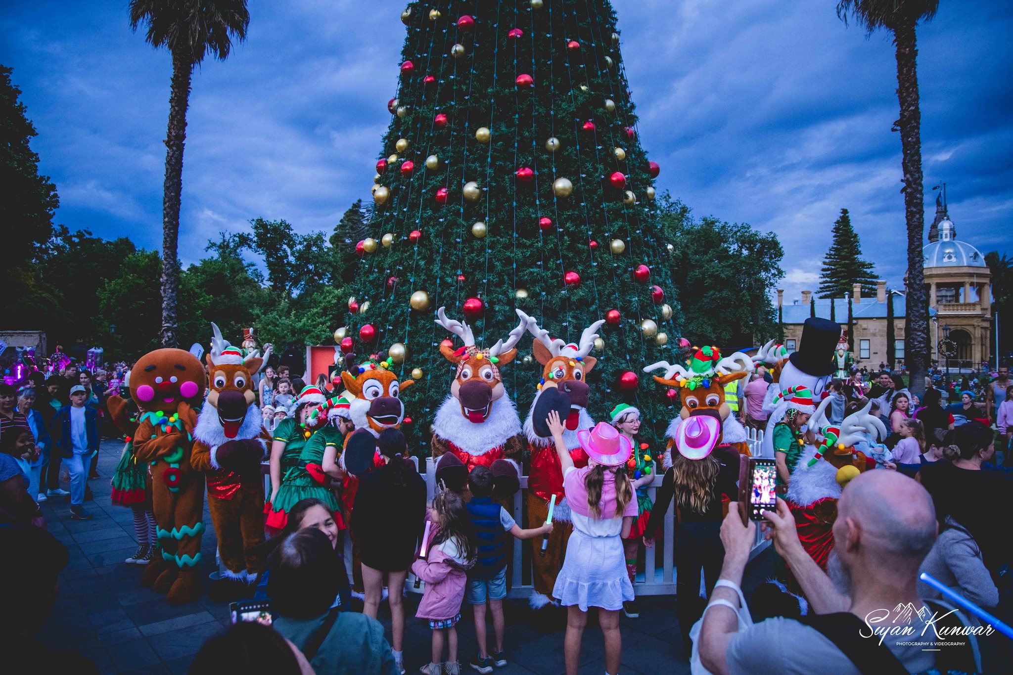 Mini Christmas Photoshoot at Wesley Hill – Capture a Memory, Share a Little Kindness